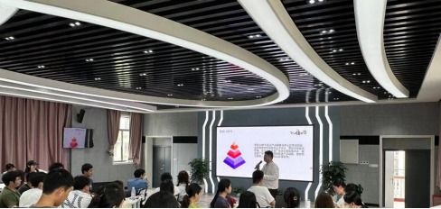 数字营销前沿 探索数字广告创作新趋势——旅游与传媒学院广告学系专家微课侧记
